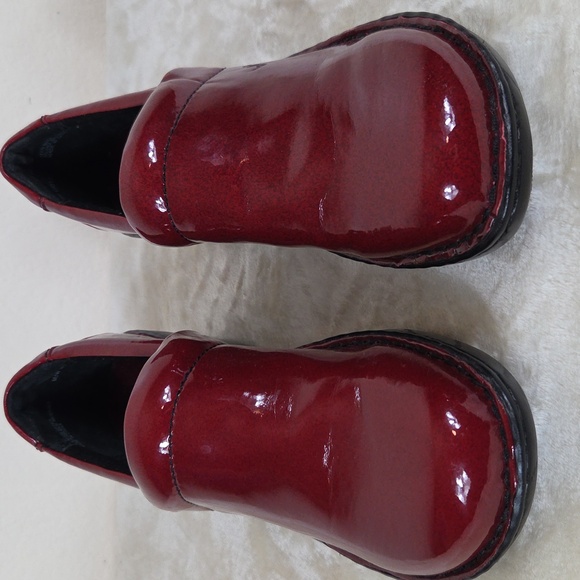 BOC Born Concepts Red Patent Clogs - Picture 3 of 10